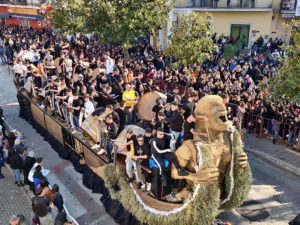 The typical parade of battuglie di pastellessa in the Feast of Sant'Antuono in Macerata Campania (Vincenzo Capuano, Macerata Campania 17-01-2020)