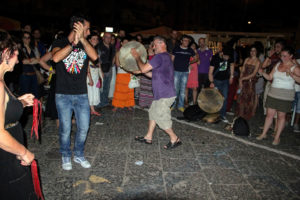 A typical execution of the Tammurriata Marcianisana (Ferdinando Kaiser, Napoli 13-07-2013)