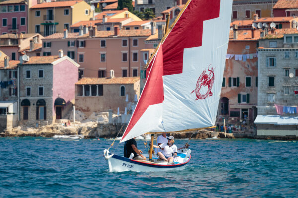 Batana Boat - Croatia - photo by Dalibor Talajić