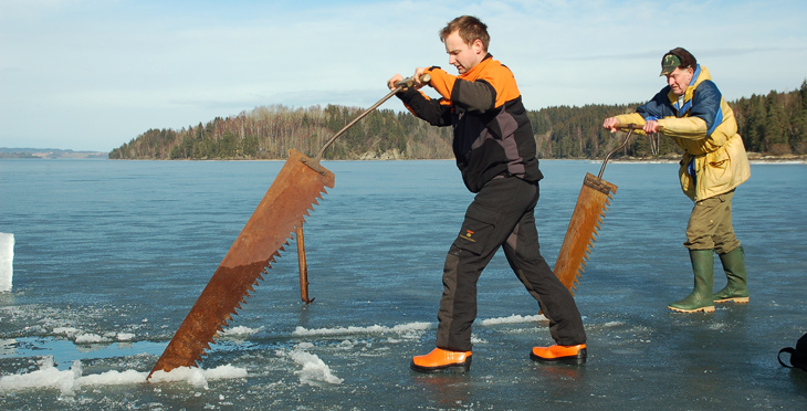 Thomas Orderud and Karl Garder harvesting ice